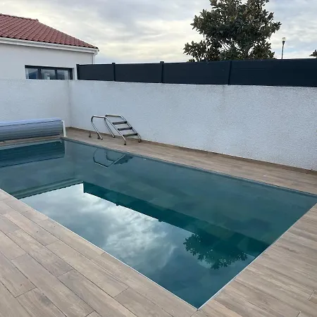 Villa 3 Faces Avec Piscine *