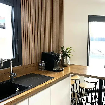 Villa 3 Faces Avec Piscine *