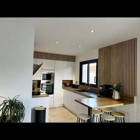 3 Faces Avec Piscine Villa