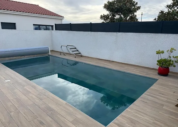 Villa 3 Faces Avec Piscine *