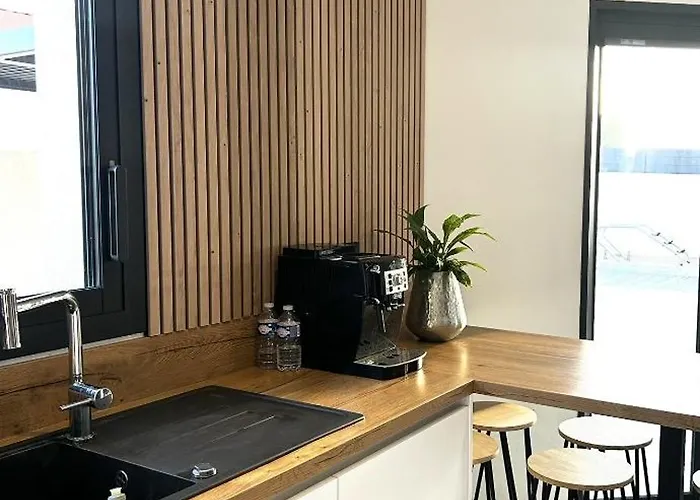 Villa 3 Faces Avec Piscine *